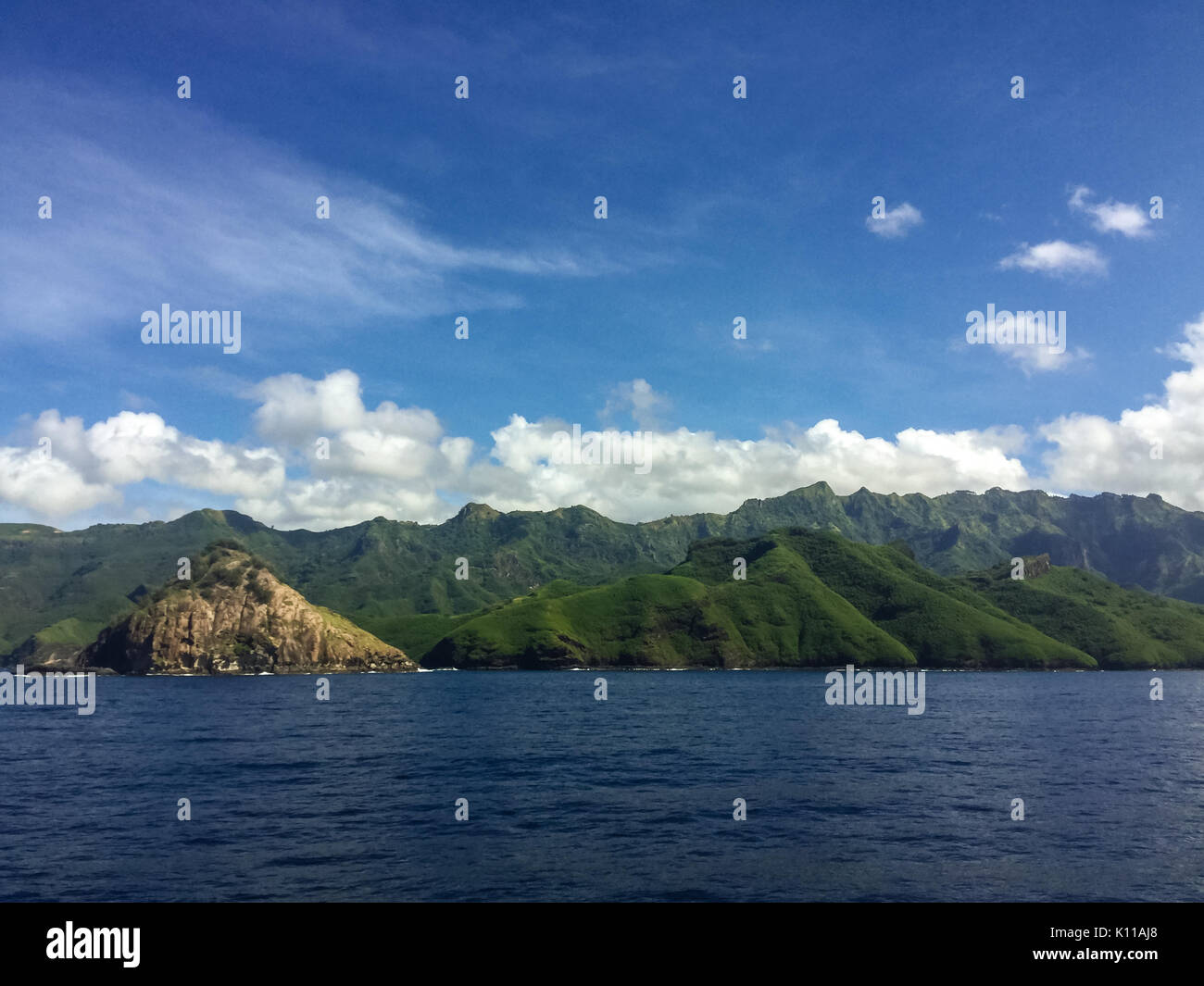 Vistas panorámicas de la Bahía de Taiohae, Nuku Hiva, Marquesas, Polinesia Francesa Foto de stock