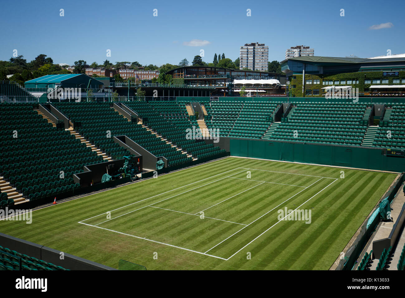 Vista general desde la cancha 2 del centro de la cancha en el Campeonato de Wimbledon 2017 Foto de stock