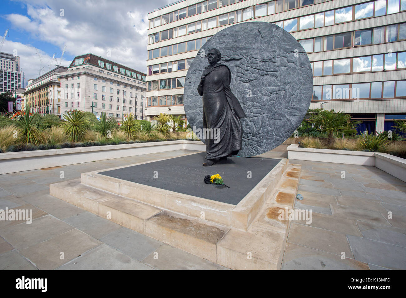 Agosto de 2017, Saint Thomas's Hospital de Londres, una estatua erigida a la memoria de Mary Seacole negro, pionera de la enfermera. Foto de stock