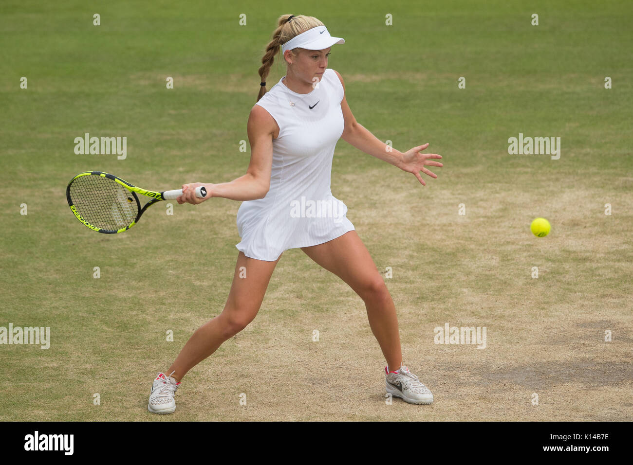 Katie Swan de GB en el Girl's singles - campeonatos de Wimbledon 2017 Foto de stock