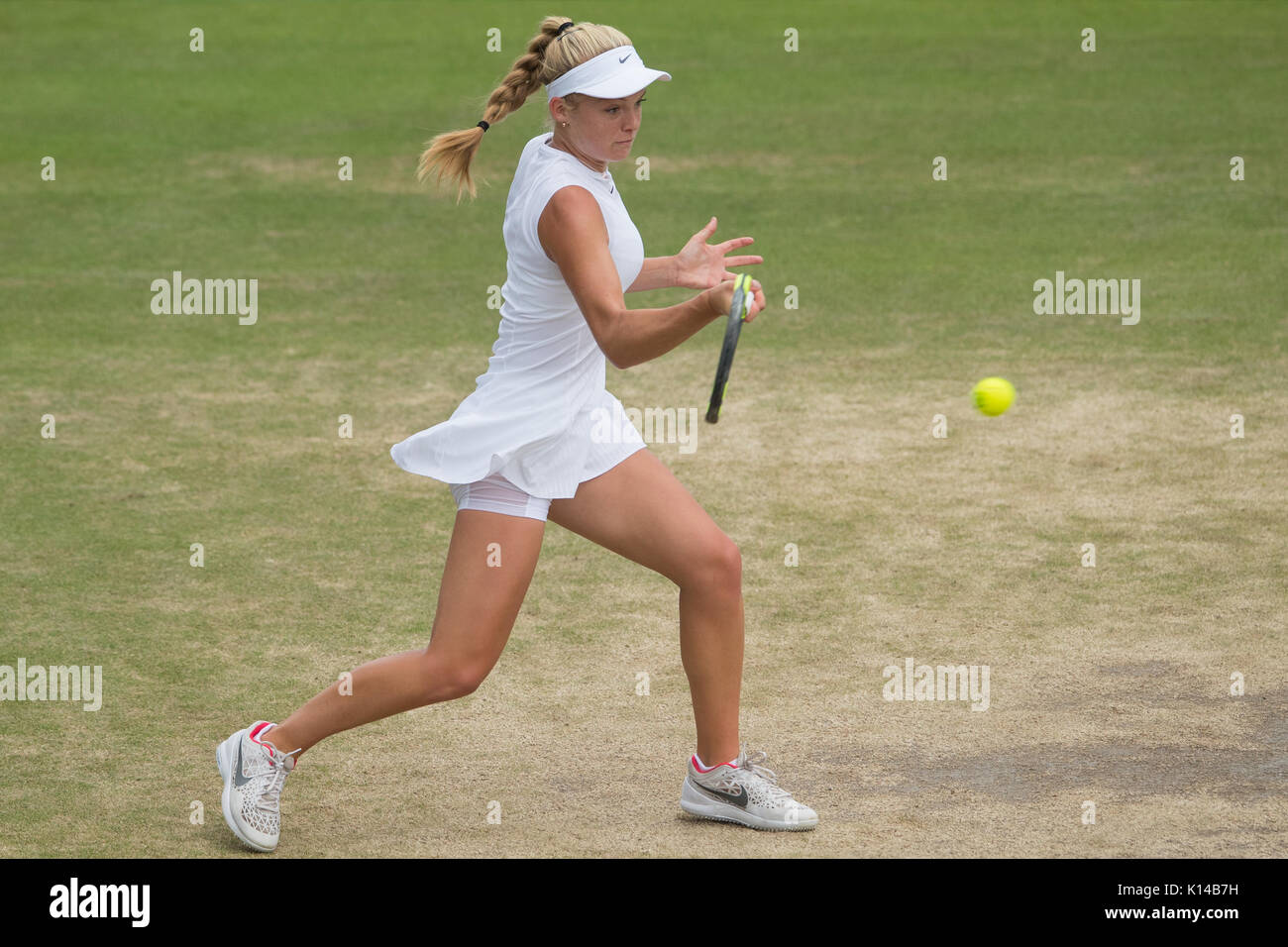 Katie Swan de GB en el Girl's singles - campeonatos de Wimbledon 2017 Foto de stock