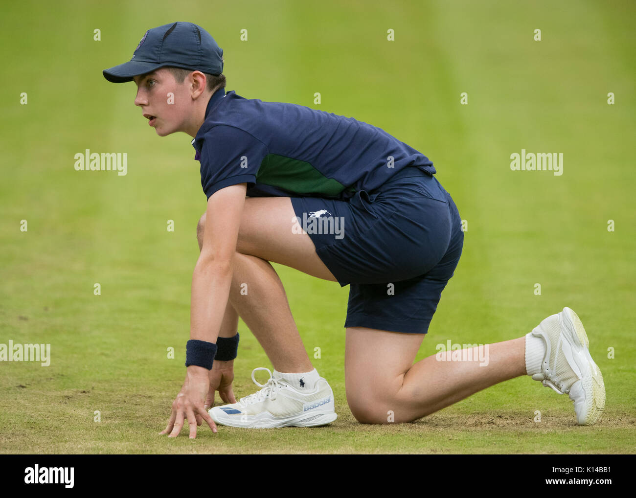 Ball Boy en el Campeonato de Wimbledon 2017 Foto de stock