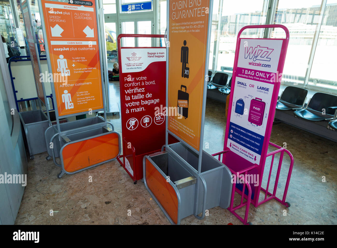 Medidor de equipaje de mano fotografías e imágenes de alta resolución -