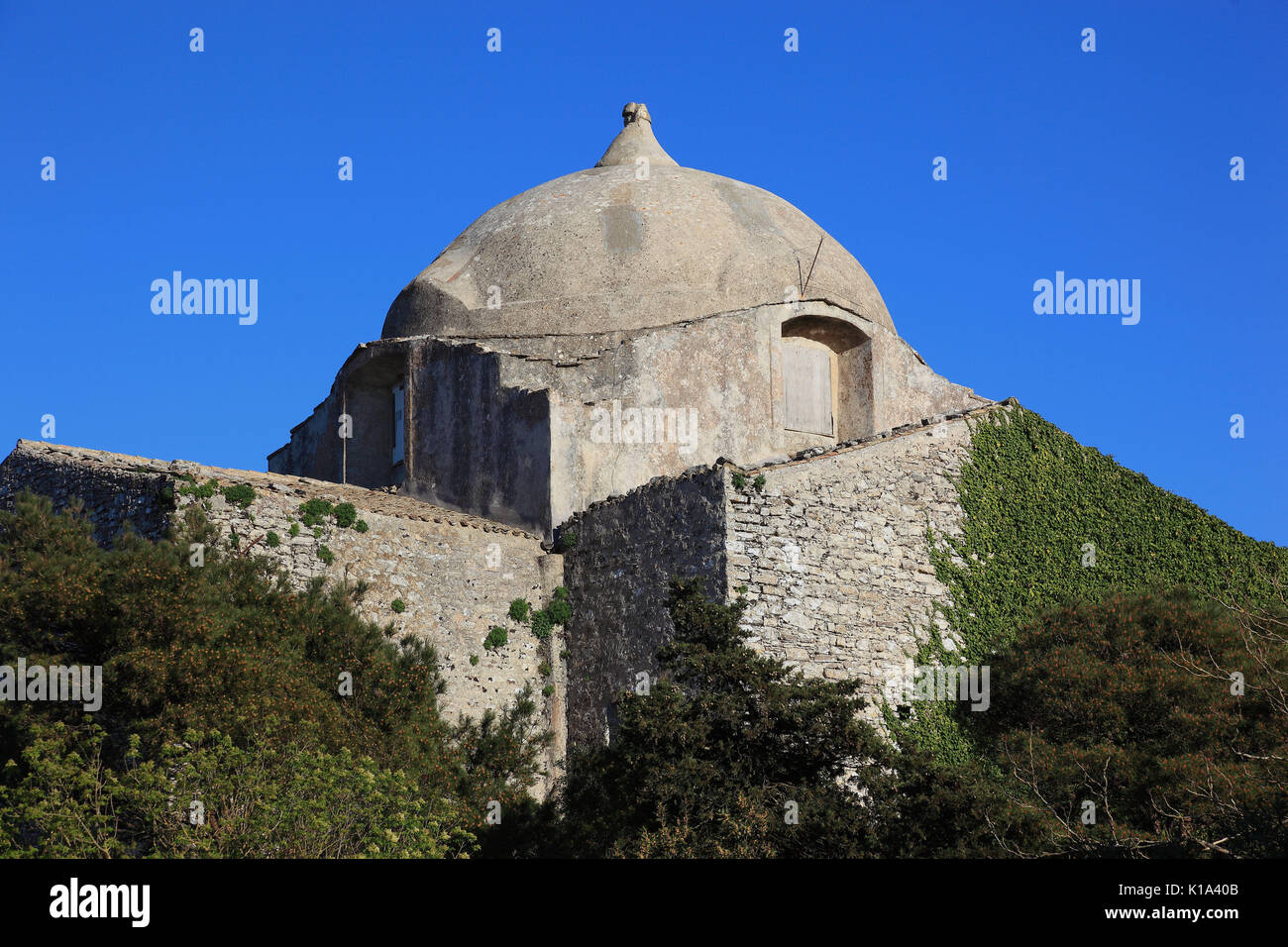 Sicilia, la aldea de Erice, en la provincia de Trapani, la Iglesia de San Giovanni Battista, del siglo XII Foto de stock