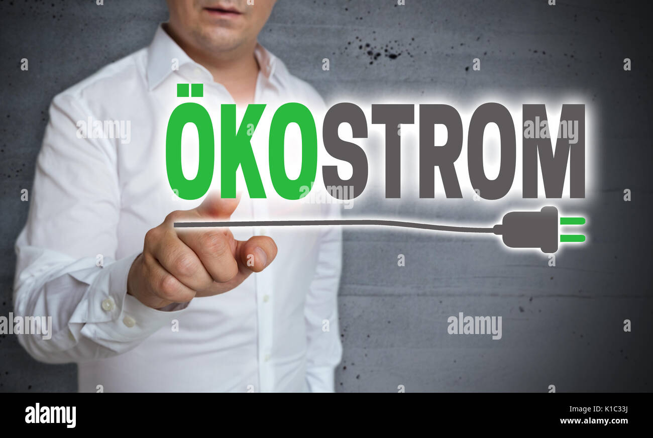 (En alemán Oekostrom electricidad verde) Pantalla táctil es operado por el hombre. Foto de stock