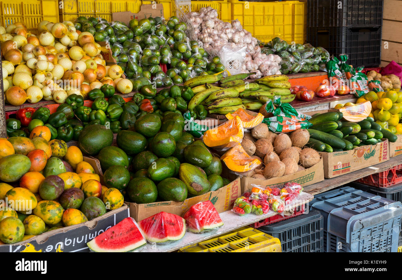 Willemstad, Curazao, Antillas Menores. Frutas tropicales y hortalizas del mercado actual. Foto de stock