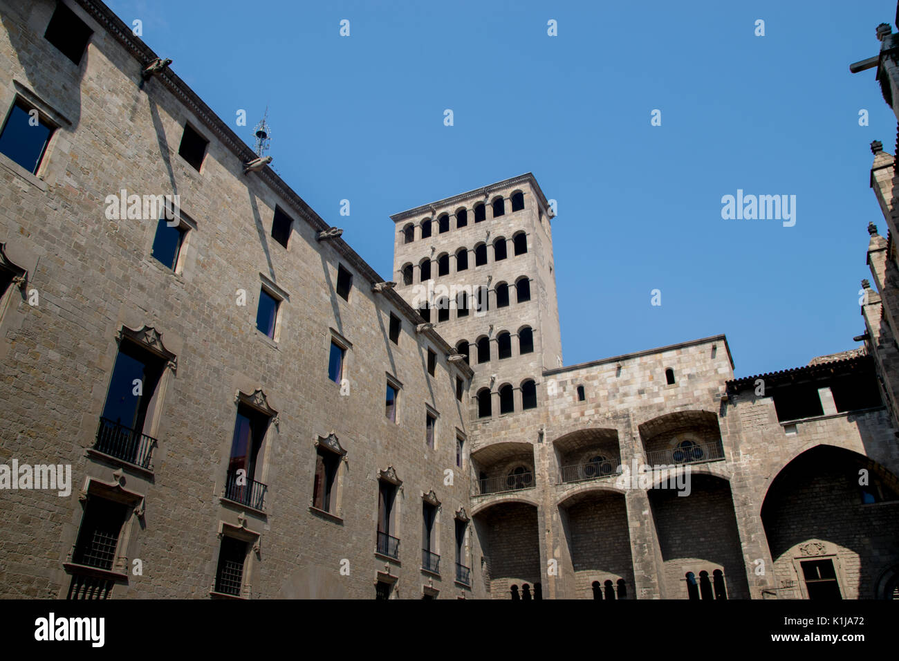 El Palau Reial Major (Grand Royal Palace) en la plaça del rei (King's Square), Barrio Gótico, Barcelona, España Foto de stock