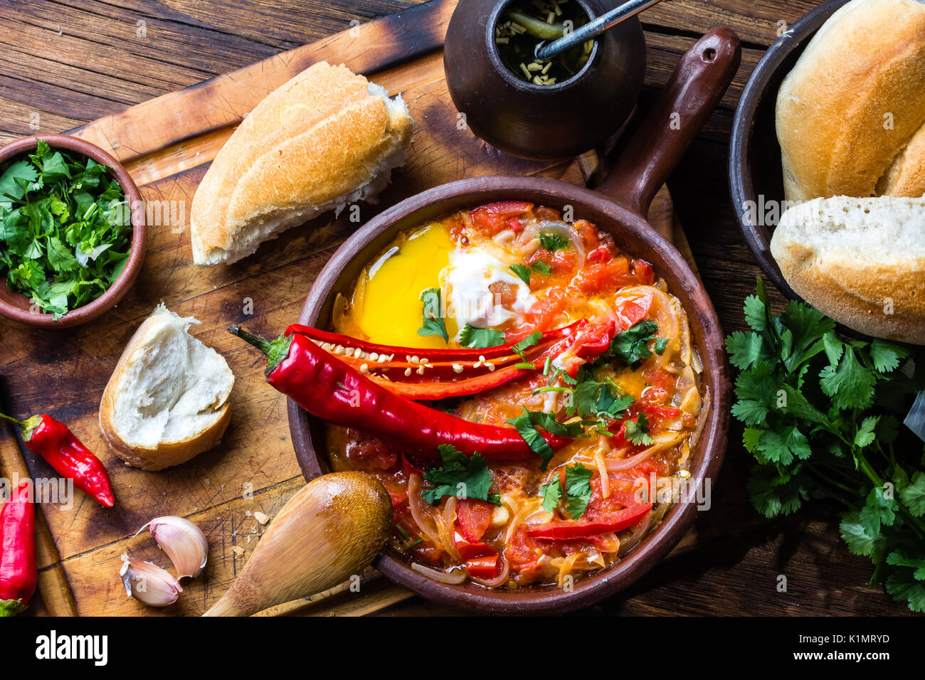 La comida chilena. Picante caliente. Los tomates, la cebolla, el
