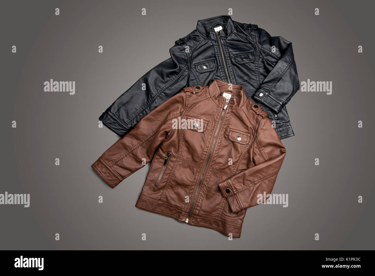 Campera de cuero niños fotografías e imágenes de alta resolución - Alamy