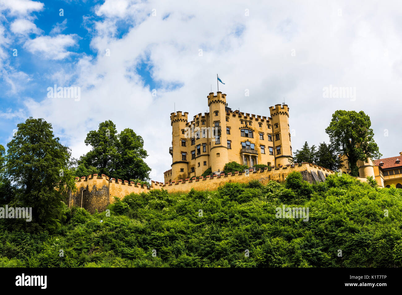 Hohenschwangau Castillo es un palacio del siglo XIX en el sur de Alemania y uno de los más famosos residentes fue el rey Luis II de Baviera. Foto de stock