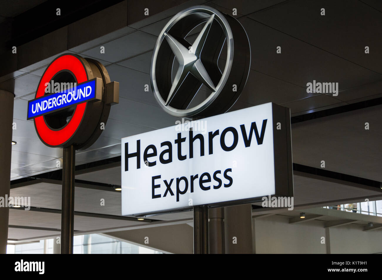 Heathrow Express y el metro de Londres en el edificio de la terminal dos del aeropuerto de Heathrow, Londres, Inglaterra, Reino Unido Fotografía de stock - Alamy Heathrow Express y el metro de Londres en el edificio de la terminal dos del aeropuerto de Heathrow, Londres, Inglaterra, Reino Unido Fotografía de stock - Alamy
