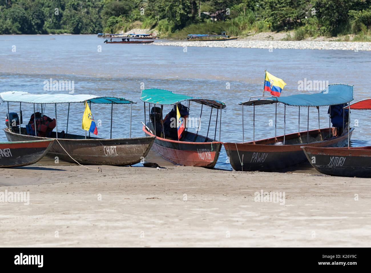 Botes en el río Napo Foto de stock