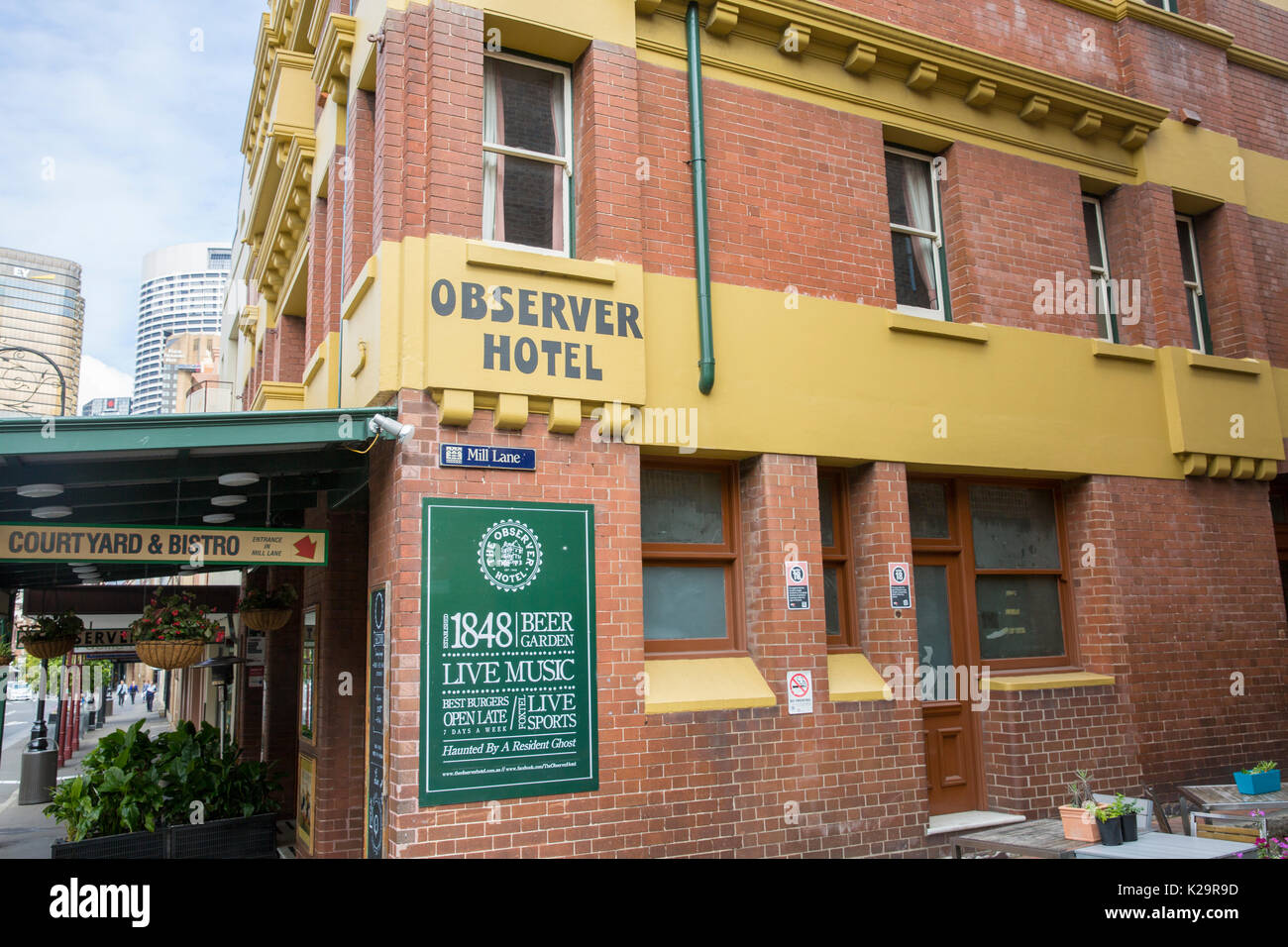 El observador bar área de Rocas históricas de Sydney en el centro de la ciudad donde comenzó la colonización blanca,Sydney,Australia Foto de stock