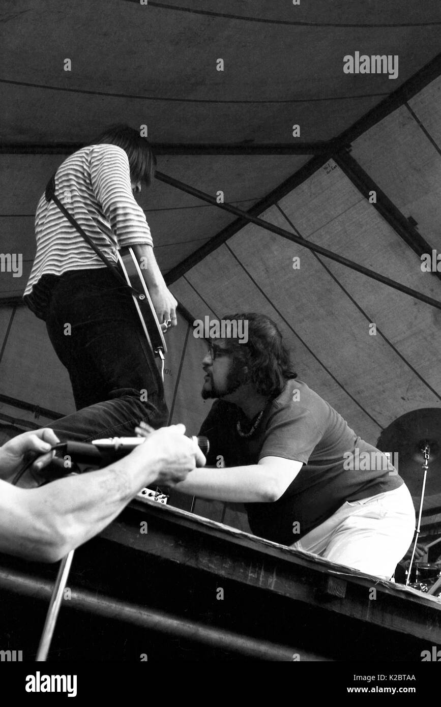 Semillas de Glastonbury: Liverpool poeta Adrian Henri realiza como parte de la poesía rock band la escena de Liverpool en el Bath Festival de Blues 1969, celebrada en el patio de recreo de la ciudad, el sábado 28 de junio. Al año siguiente promotor Freddy Bannister ampliado que se ejecute el evento durante un fin de semana, moviéndola a la bañera y al oeste del recinto ferial en Shepton Mallet y renombrándolo la bañera Festival de Blues y la música progresiva. Este festival, inspirado Michael Eavis para iniciar un festival de los suyos en Glastonbury después en 1970. Foto de stock