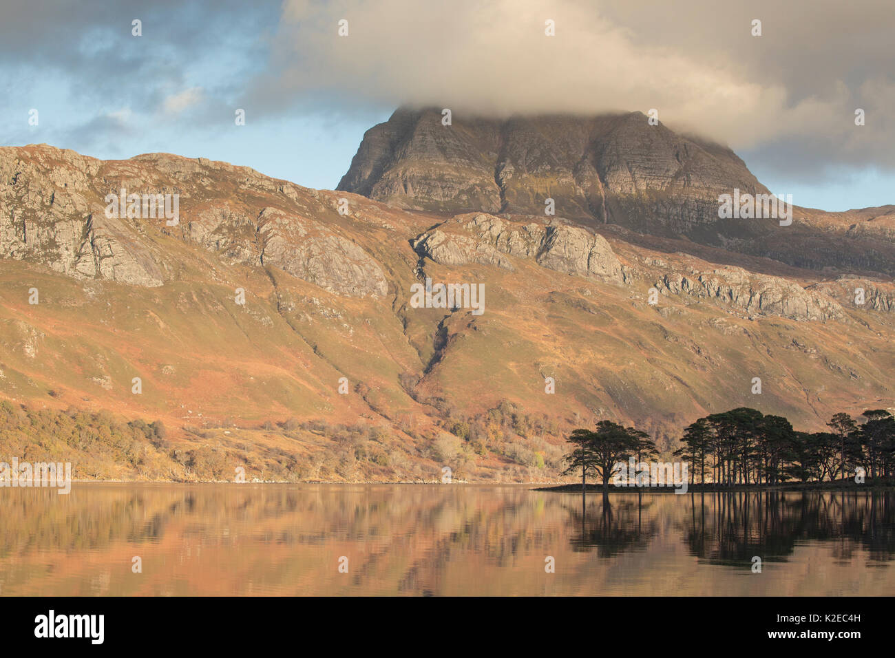 Anteriormente Slioch Loch Maree, Wester Ross (Escocia, Reino Unido, Noviembre de 2014. Foto de stock