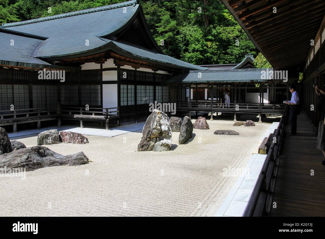 Antiguos jardines zen del rock - muy tradicional, encontrado en los templos y santuarios. Foto de stock