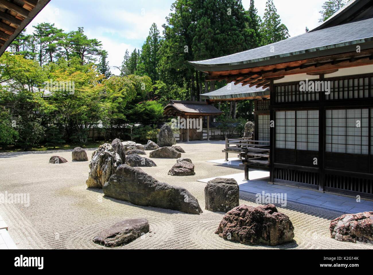 Antiguos jardines zen del rock - muy tradicional, encontrado en los templos y santuarios. Foto de stock