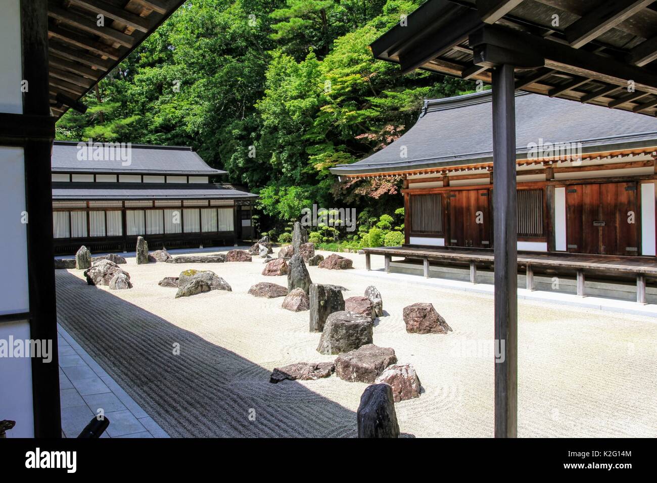 Antiguos jardines zen del rock - muy tradicional, encontrado en los templos y santuarios. Foto de stock