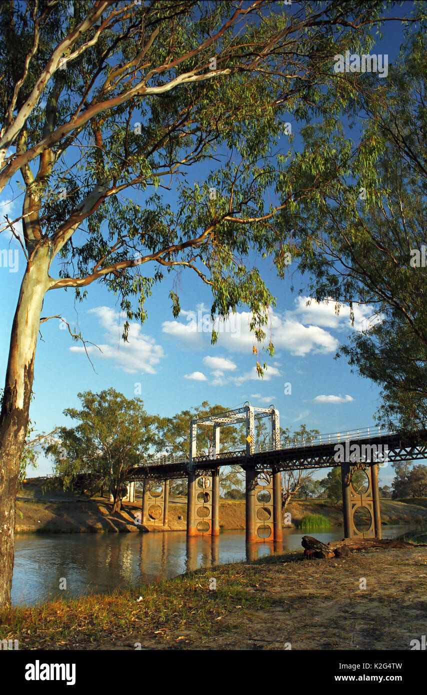 Levantar el viejo puente sobre el río Darling, North Bourke, far west, NSW, Australia. Foto de stock