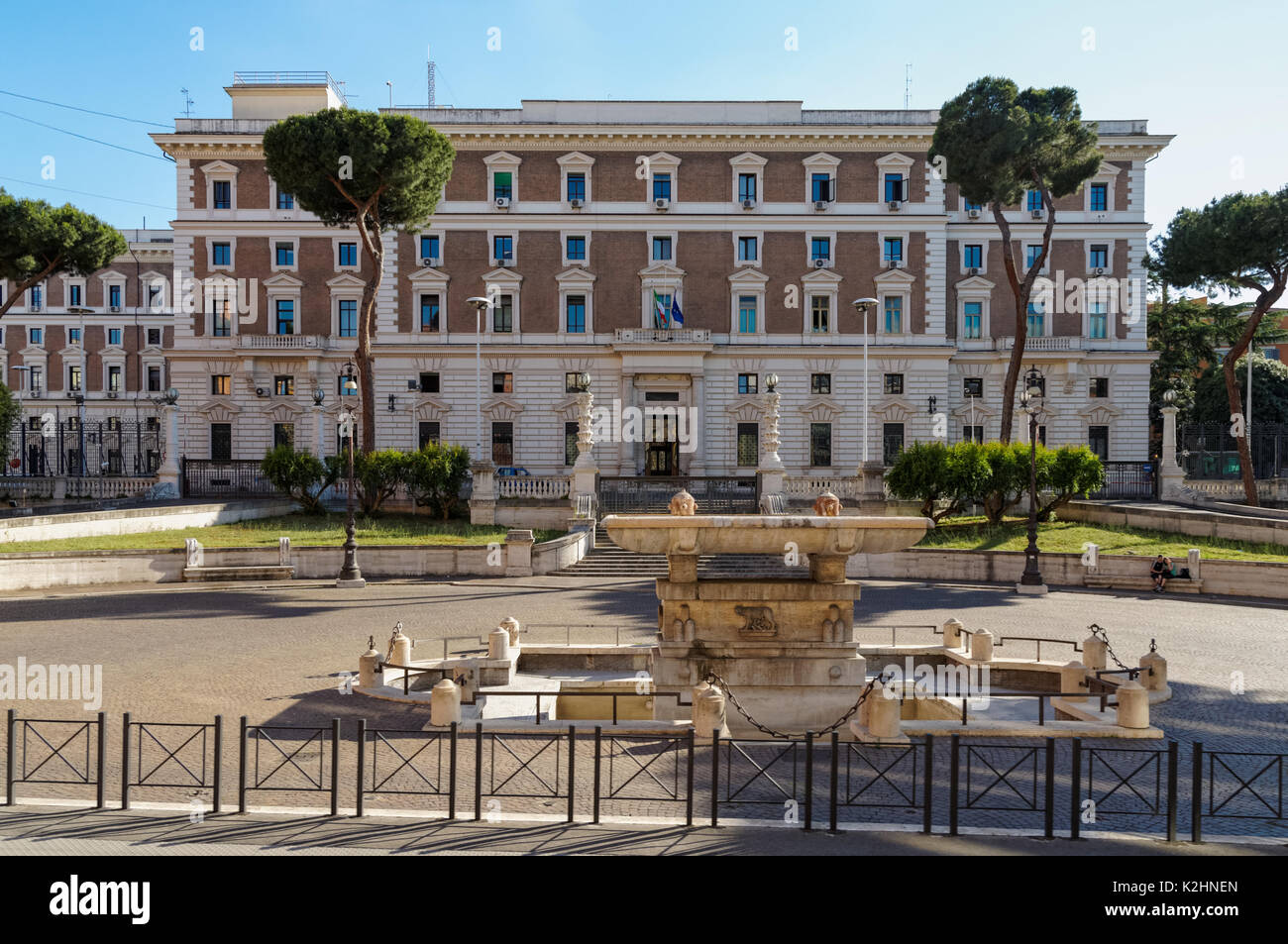 El Ministerio del Interior en la Piazza del Viminale, en Roma, Italia Foto de stock