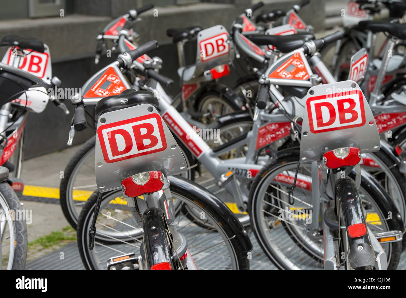 Las bicicletas de llamar una bicicleta de Deutsche Bahn Foto de stock