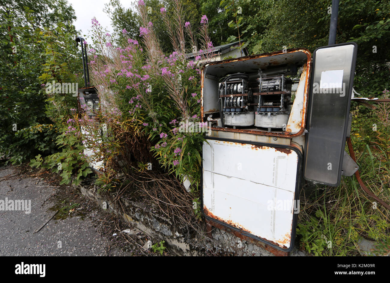 Las bombas de combustible abandonados en la zona rural de Escocia, Gran Bretaña Credit: AllanMilligan/Alamy Foto de stock