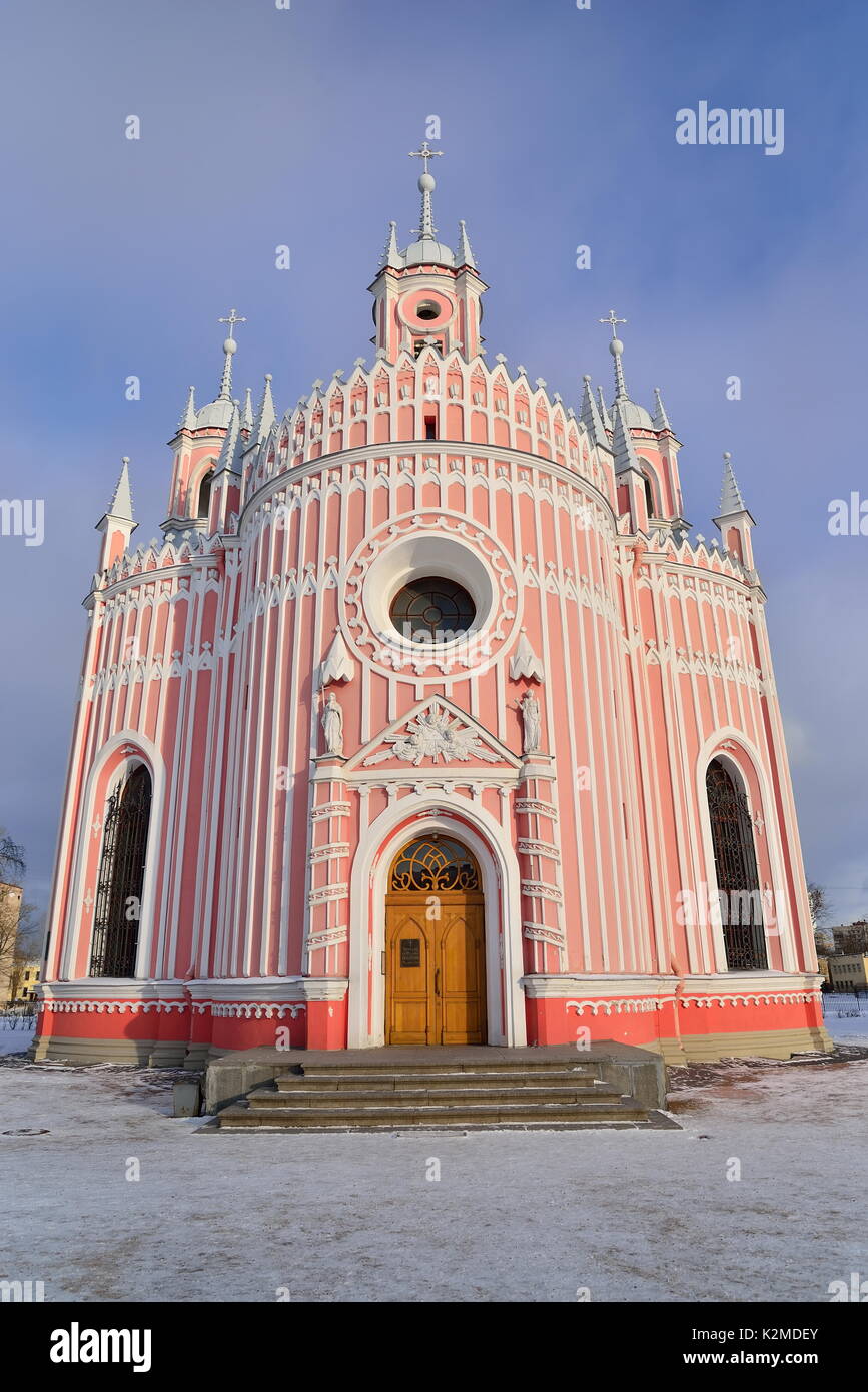La entrada a la Chesmenskaya (Iglesia Bautista) en invierno en un Foto de stock