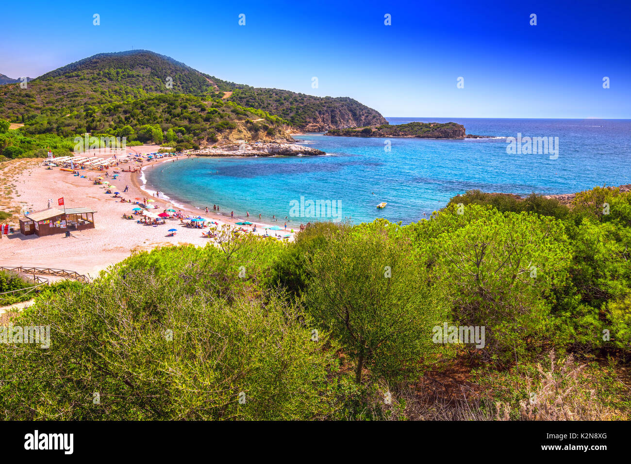 Su portu beach resort, la chía, Cerdeña, Italia, Europa. Cerdeña es la segunda isla más grande en el mar mediterráneo. Foto de stock