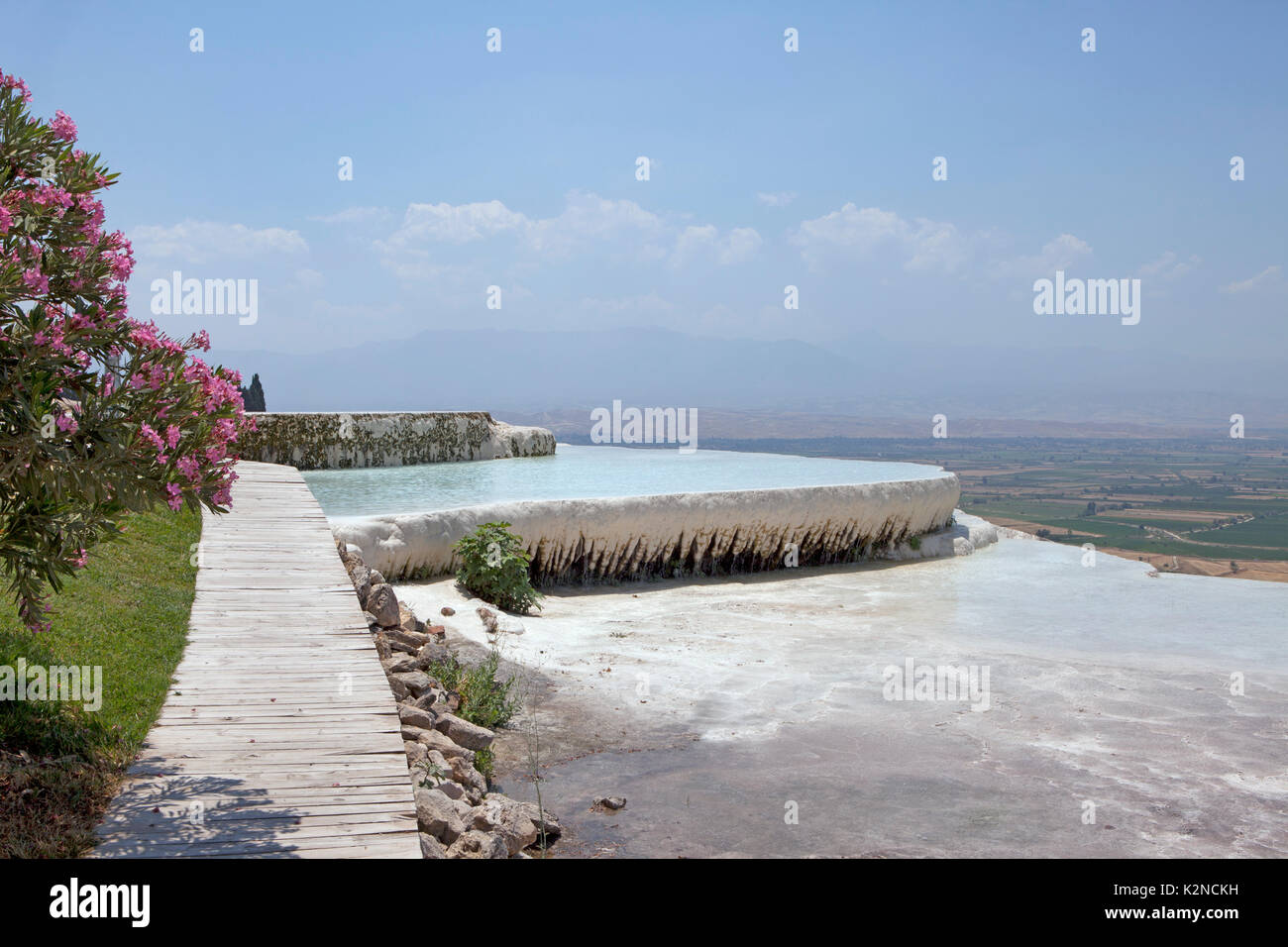 Imagen de las piscinas con terraza algodón Pamukkale en Turquía. Foto de stock