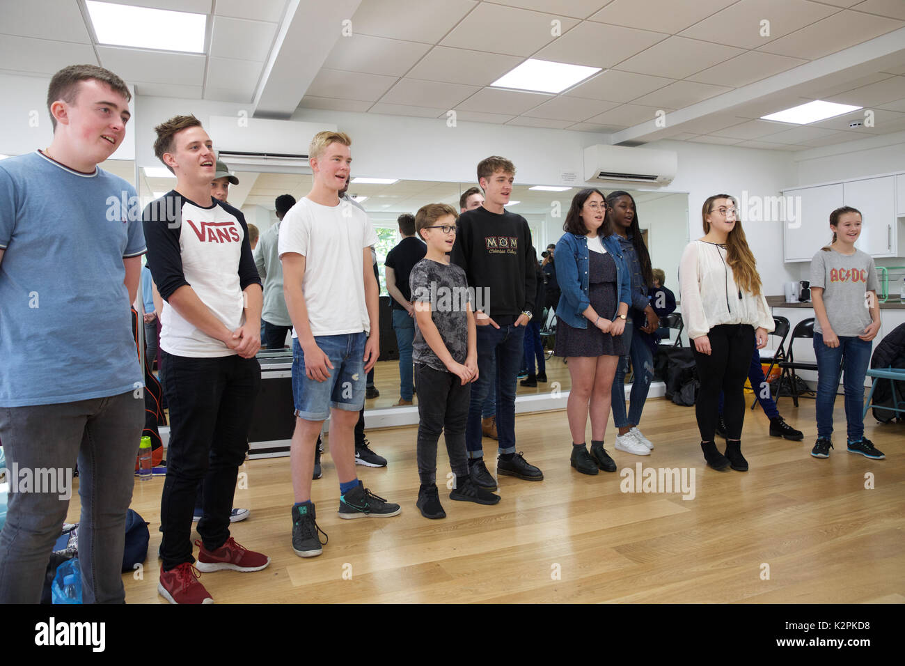 Londres, Reino Unido. 31 Aug, 2017. Londres los mejores músicos jóvenes participaron en un campamento militar con expertos de la industria de la música en el paraguas habitaciones estudios de música en el corazón del West End, antes de ir de cabeza-a-cabeza en los Conciertos Gran Final en Westfield este domingo. Doce competidores han hecho a la Gran Final, donde se disputarán el título de campeón de 2017, conciertos y una gama de premios, incluyendo un metro de Londres busking licencia, tiempo de estudio y equipo busking y un viaje a París busking Crédito: Keith Larby/Alamy Live News Foto de stock
