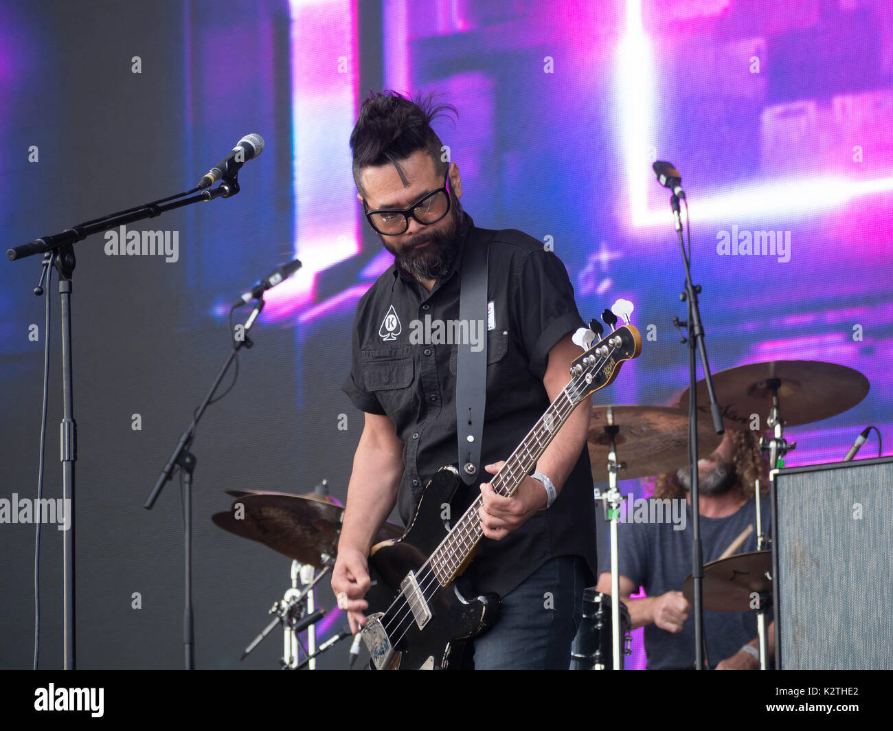 Taka Hirose Alimentador De La Banda Tocando En Vivo En El Festival Victoriosa Portsmouth Inglaterra Fotografia De Stock Alamy Taka Hirose Alimentador De La Banda Tocando En Vivo En El Festival Victoriosa Portsmouth Inglaterra Fotografia De Stock Alamy