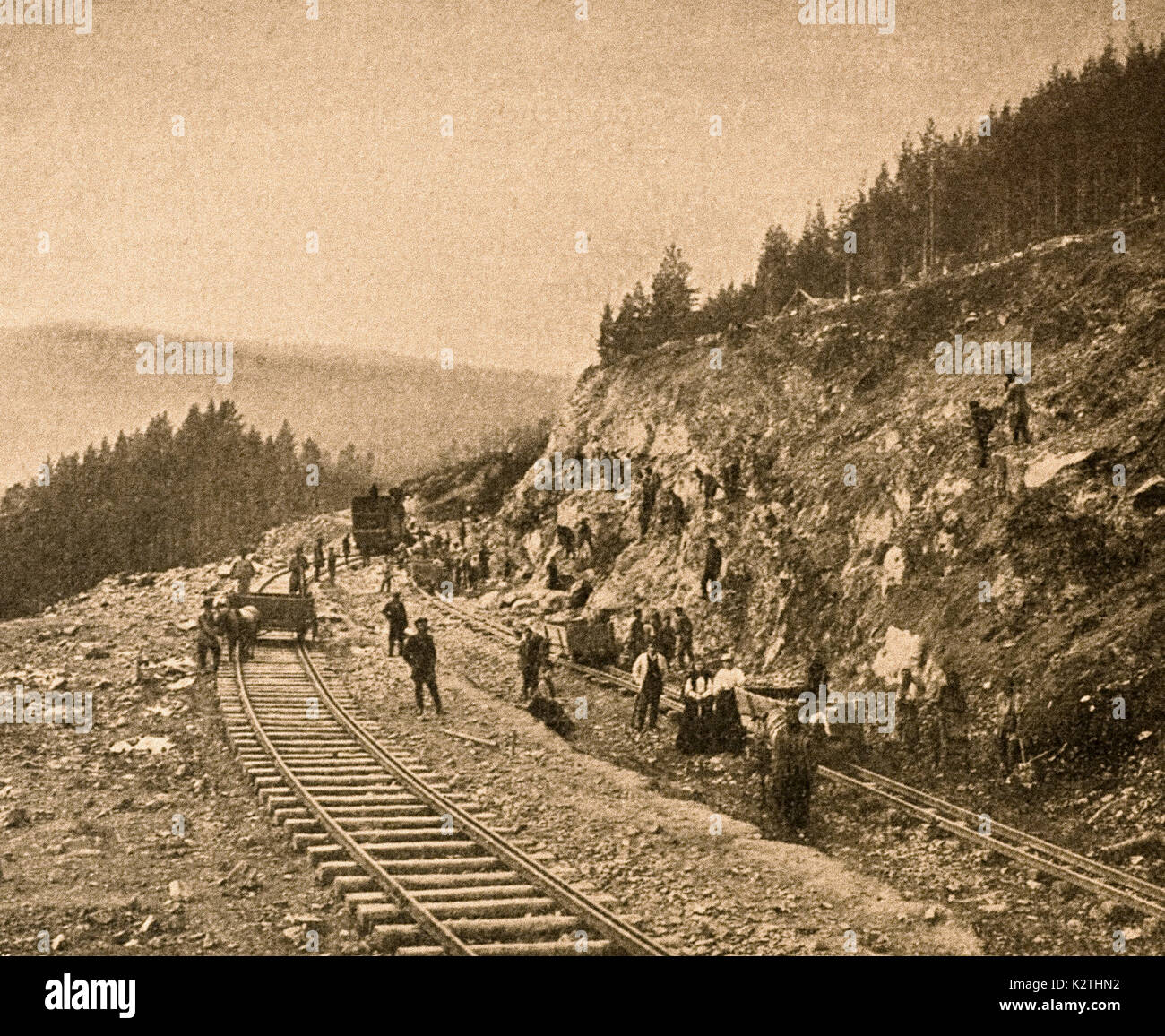 Rusia a principios de los '900 Construcción cerca Chichhka Transiberiano con acantilados apicco Foto de stock