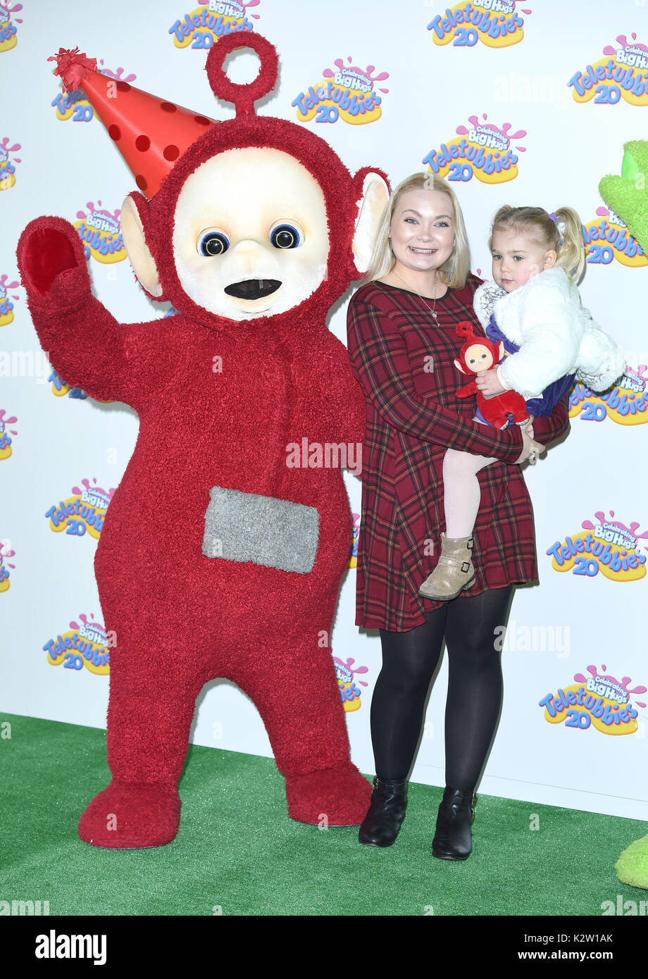 Foto Debe Acreditarse C Alfa Prensa 26 02 17 Jessica Jess Smith Quien Fue La Cara Del Bebe Del Sol En El Original De Teletubbies Con El Nuevo Rostro Del Bebe Del Sol En