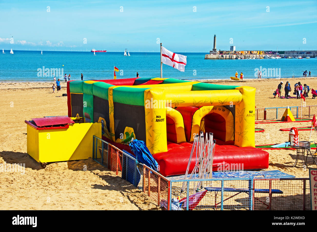 Margate, de juegos para los niños, la playa, en la isla de Kent, Inglaterra stock - Alamy