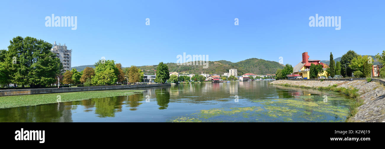 Ciudad Orsova Rumania panorama del paisaje del río Danubio Fotografía de  stock - Alamy