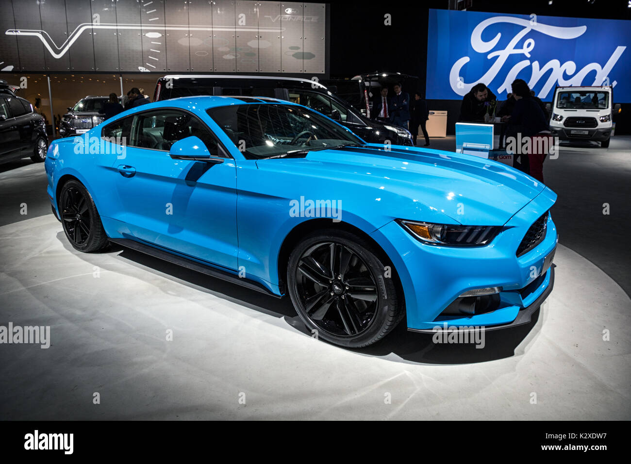 Bruselas - Jan 19, 2017: Ford Mustang coche deportivo en la pantalla en el Motor Show de Bruselas. Foto de stock