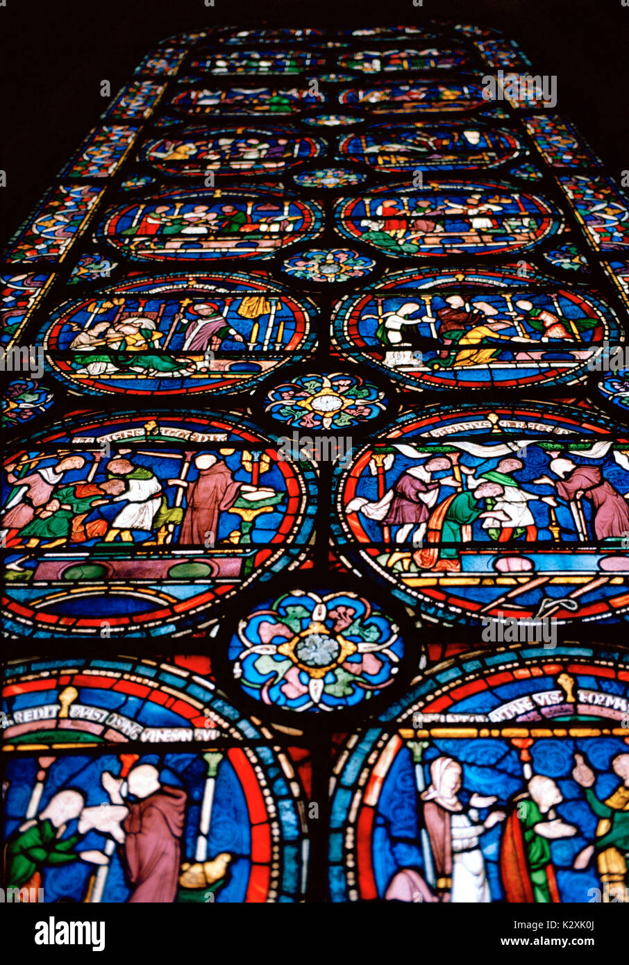 Vidriera en conmemoración de San Anselmo en la catedral de Canterbury en la ciudad de Canterbury, en Kent en Inglaterra en Gran Bretaña en el reino unido Foto de stock