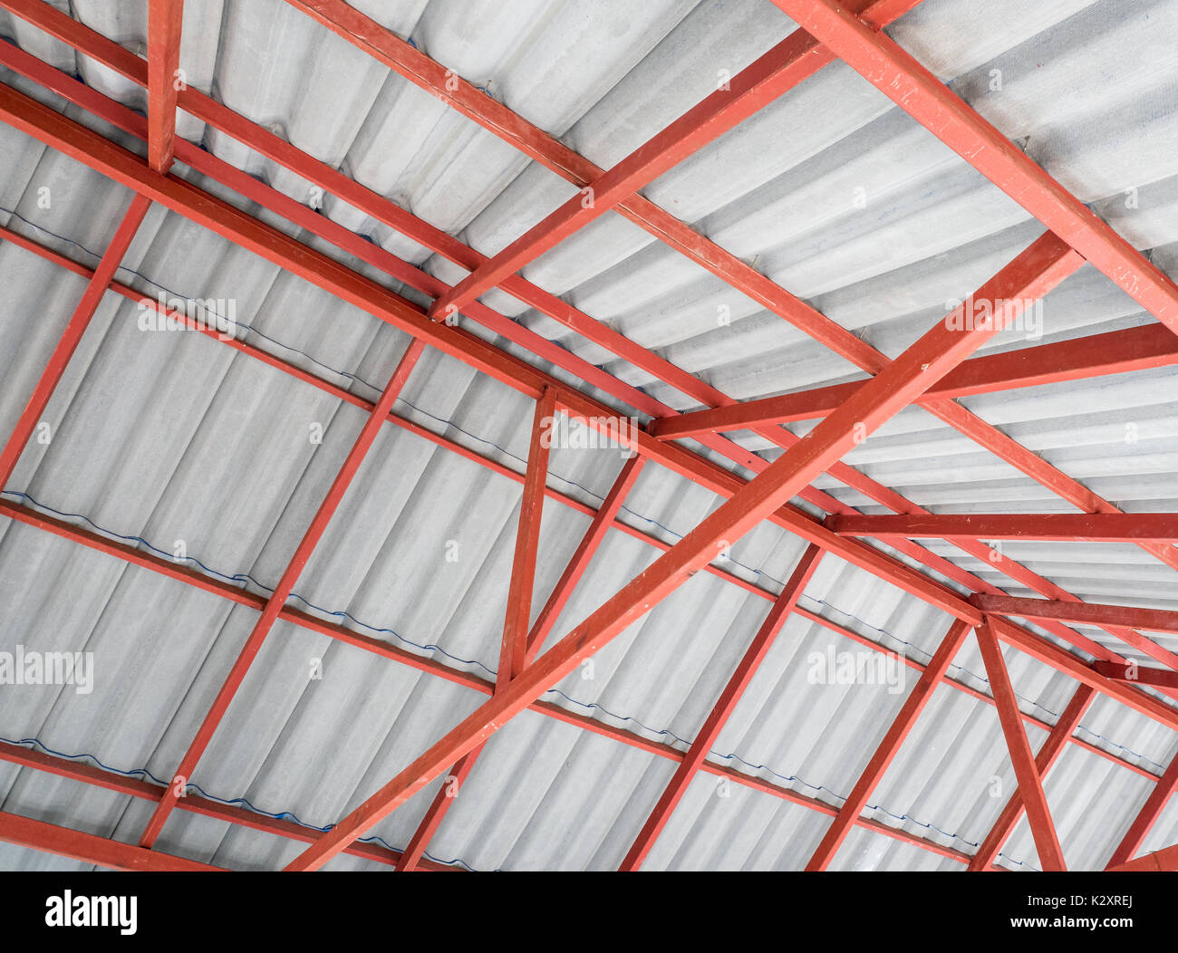 Estructura de techo de metal fotografías e imágenes de alta resolución -  Alamy