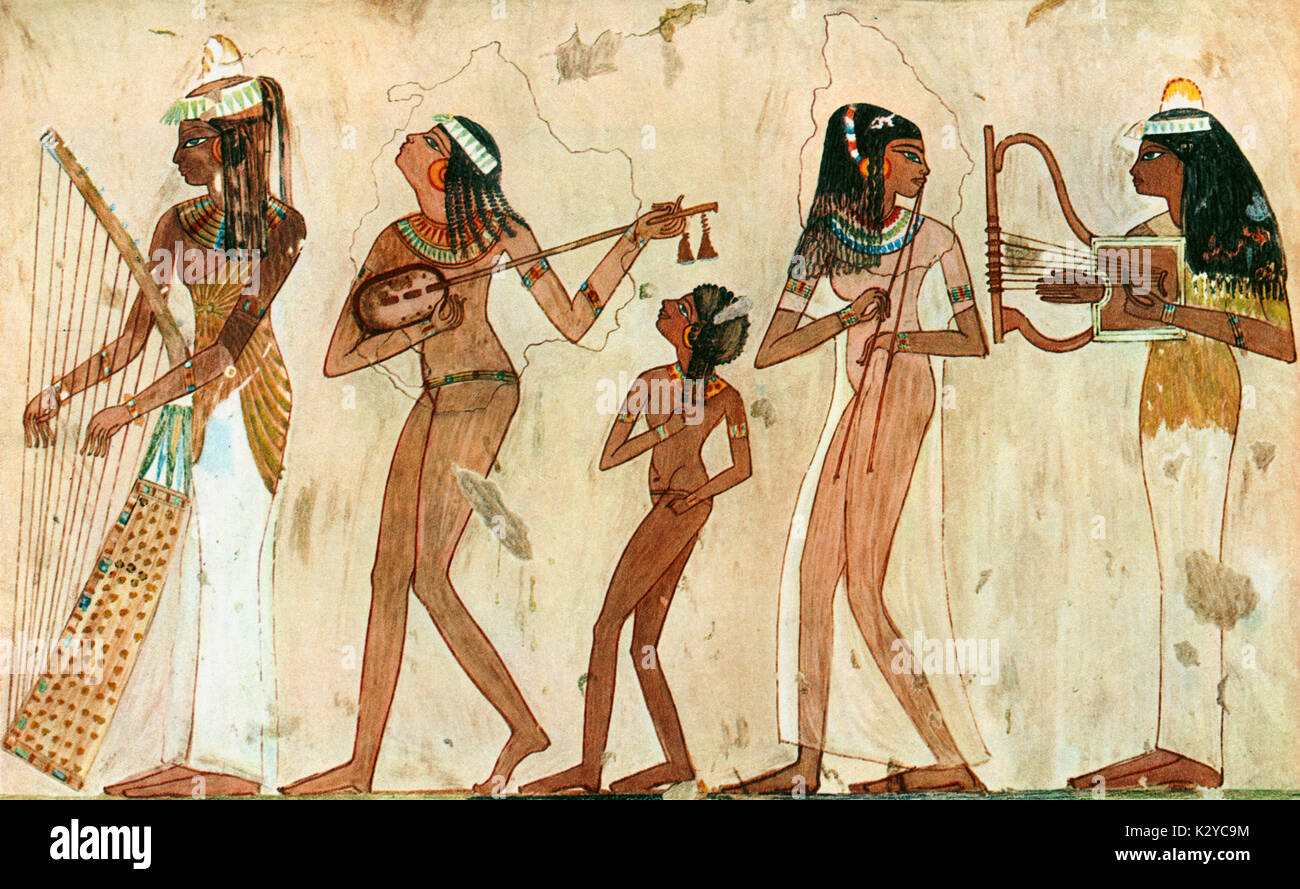 Instrumentos - ANTIGUO EGIPTO - Pintura Mural mostrando músicos tocando el arpa, (tipo de laúd), doble flauta, y lira. Foto de stock