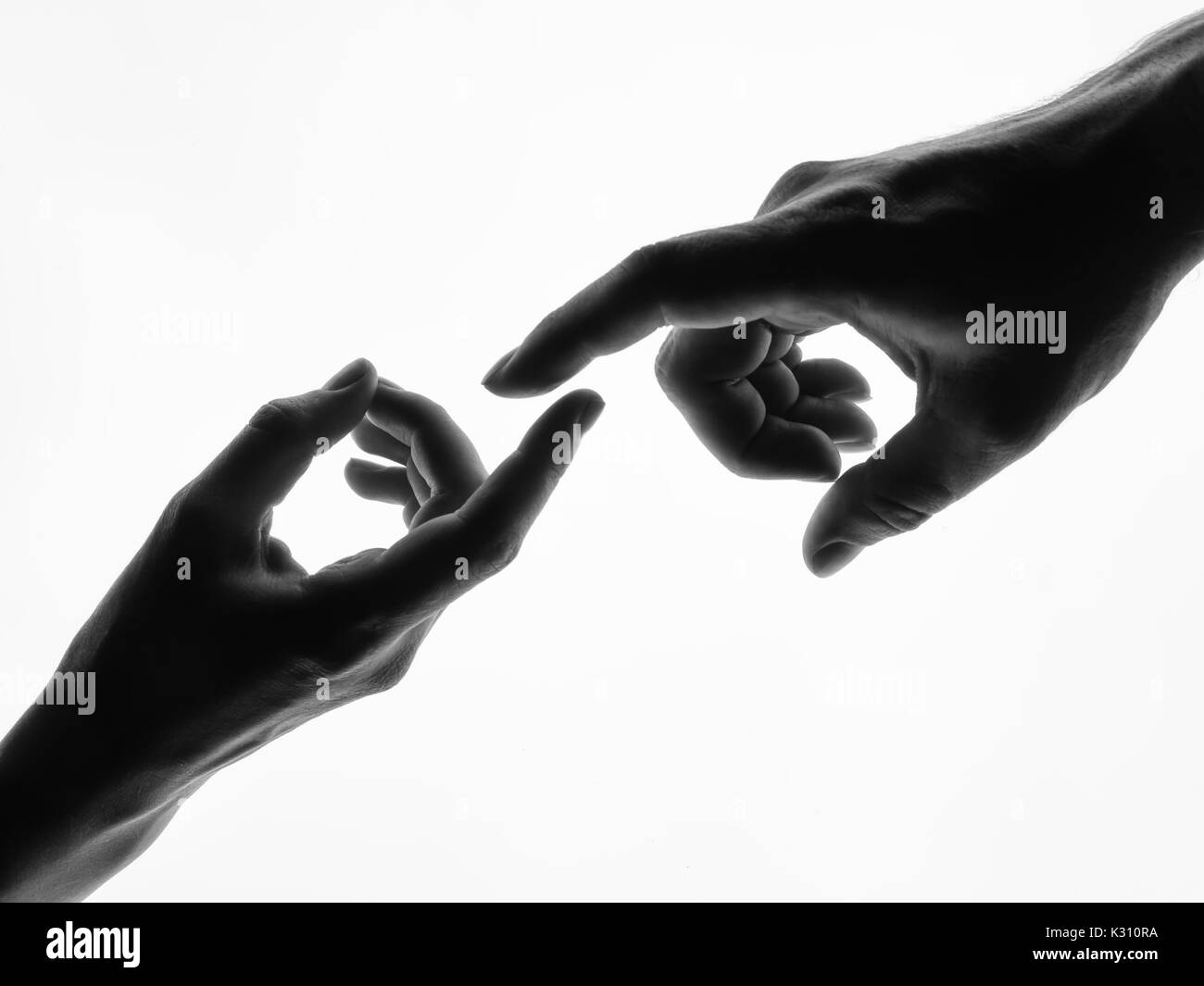 Dedo tocar manos silueta hombre mujer fondo blanco par sentir amor  Fotografía de stock - Alamy