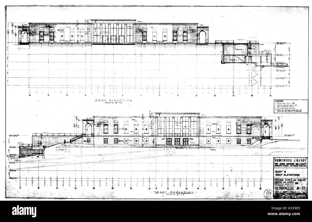 Dibujos del arquitecto para la construcción de la S Milton Eisenhower Library en la Universidad Johns Hopkins, incluyendo elevaciones en el Este y el Oeste para el edificio, dibujó sobre papel blanco, Baltimore, Maryland, en 1963. Foto de stock