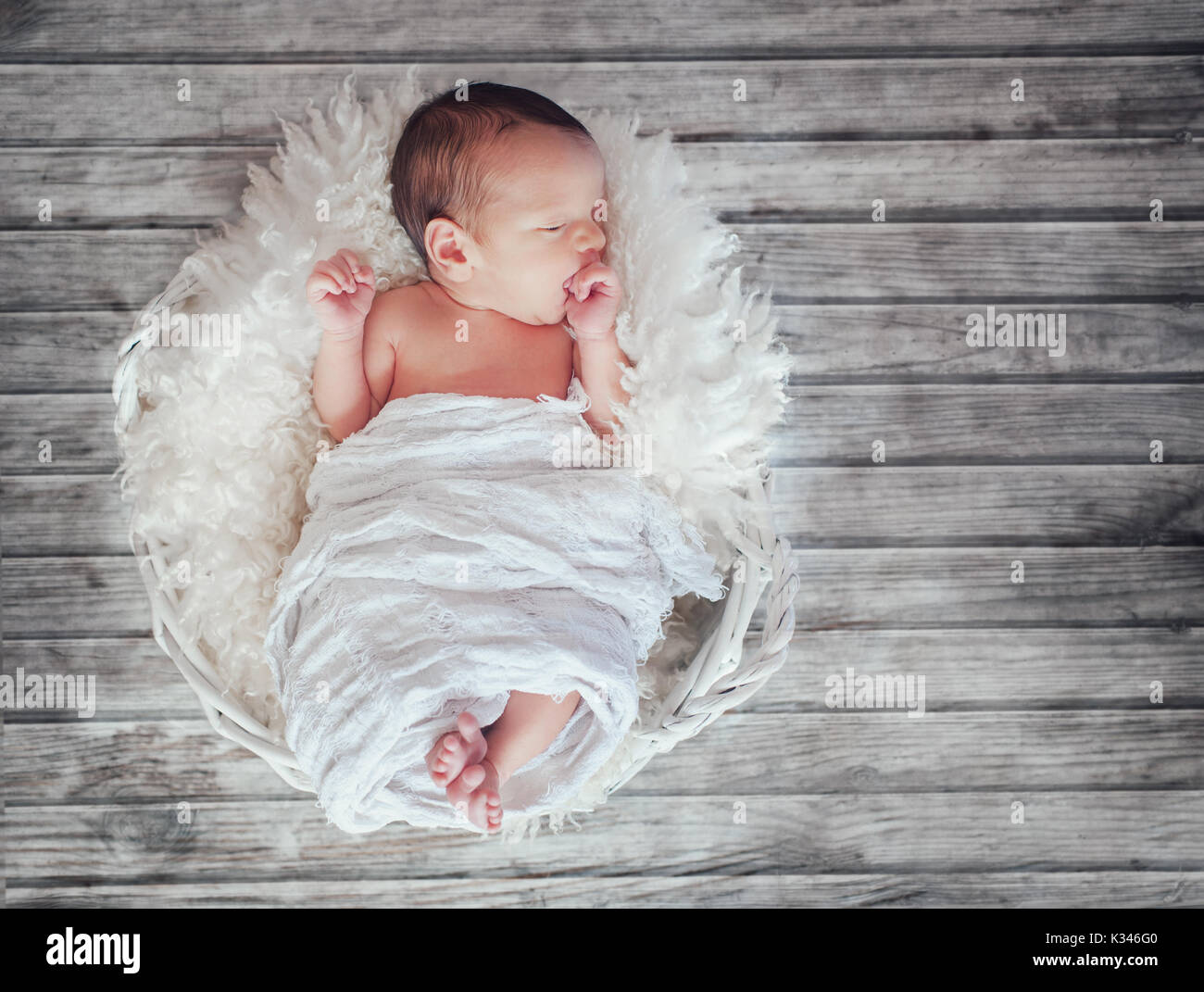 Bebé Que Duerme, Cesta Recién Nacida Del Sueño Del Niño, Niño Recién Nacido  Dormido Foto de archivo - Imagen de muchacho, bebé: 92133470