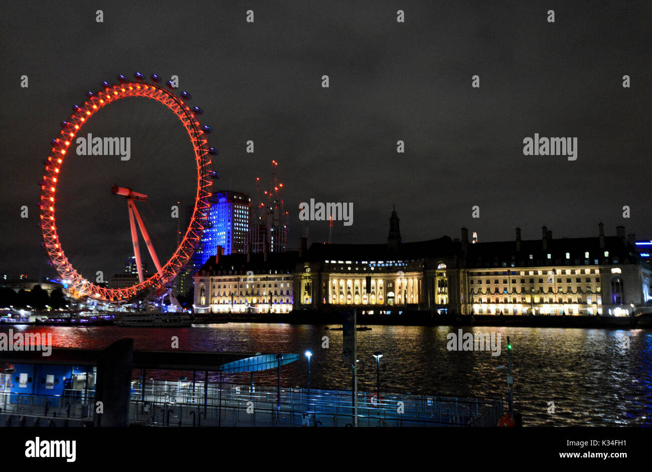 El London Eye, la vista nocturna Foto de stock