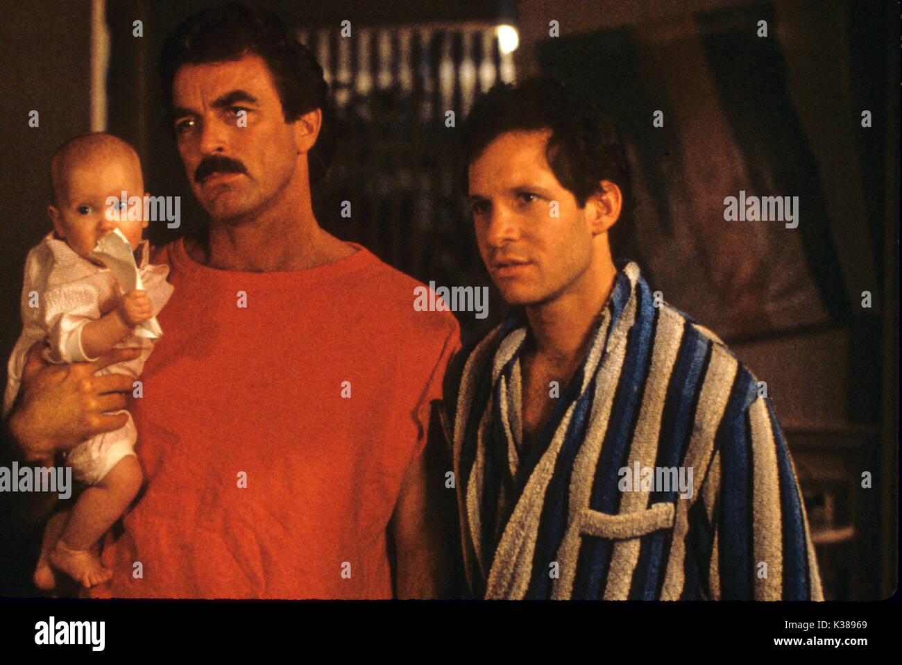 Tres Hombres Y Un Bebe Tom Selleck Steve Guttenberg Imagen Desde El Ronald Grant Archive Paternidad Bebes Tres Hombres Y Un Bebe Tom Selleck Steve Guttenberg Paternidad Bebes Fecha 1987 Fotografia De