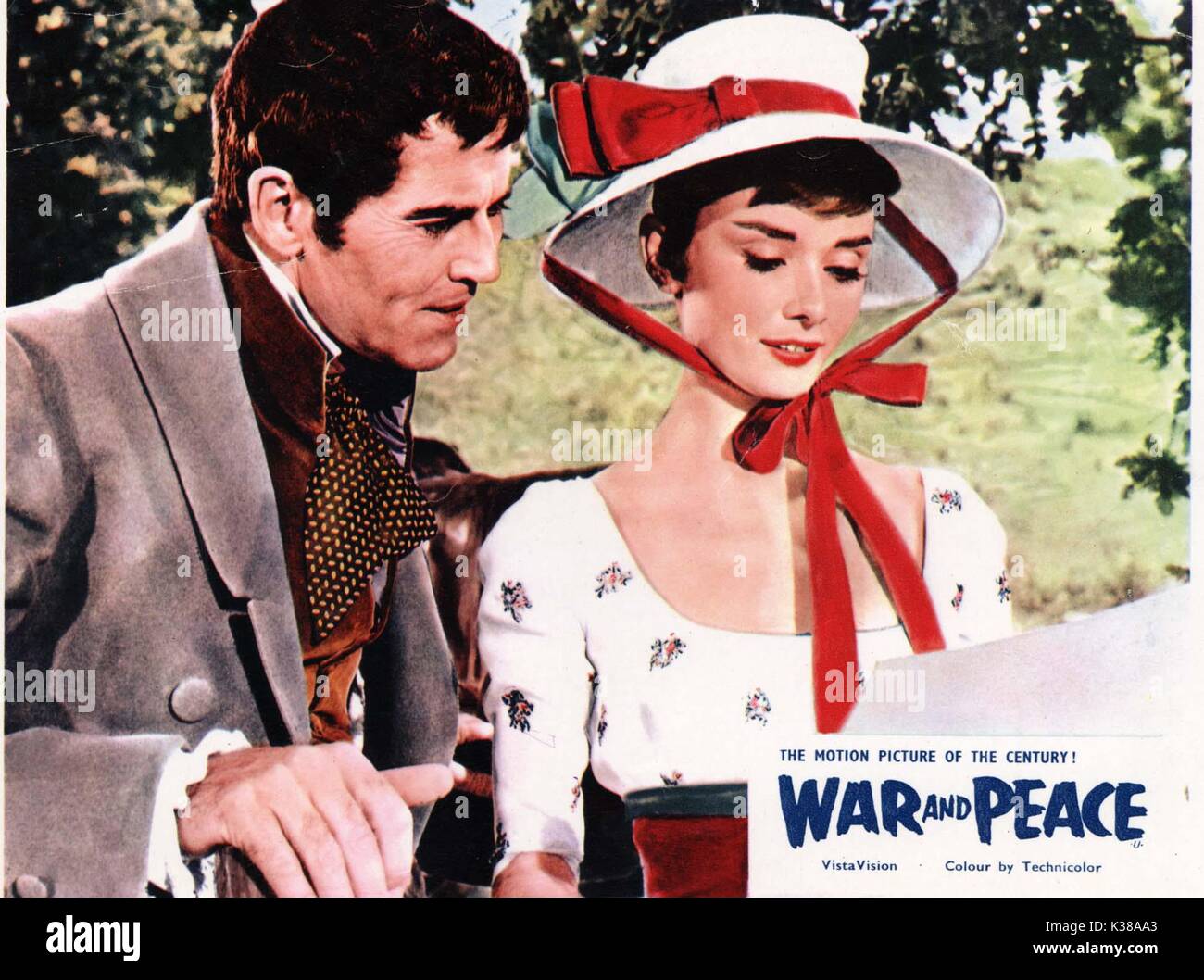 La guerra y la paz, Henry Fonda y Audrey Hepburn una película Paramount Fecha: 1956 Foto de stock