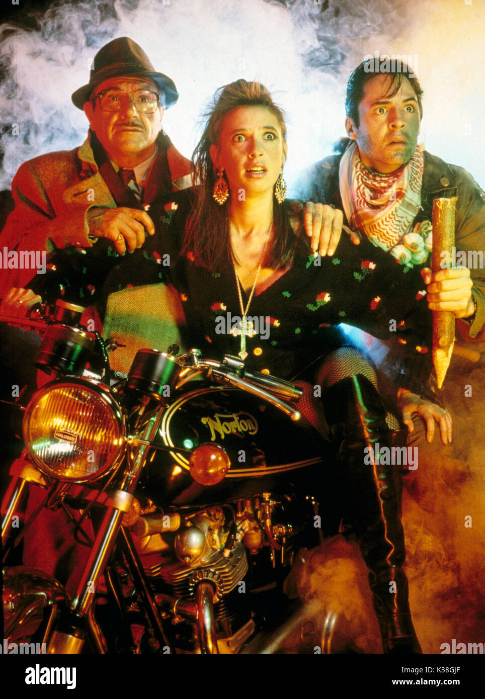Yo compré una moto vampiro MICHAEL ELPHICK, AMANDA NOAR, NEIL MORRISSEY  Fecha: 1990 Fotografía de stock - Alamy