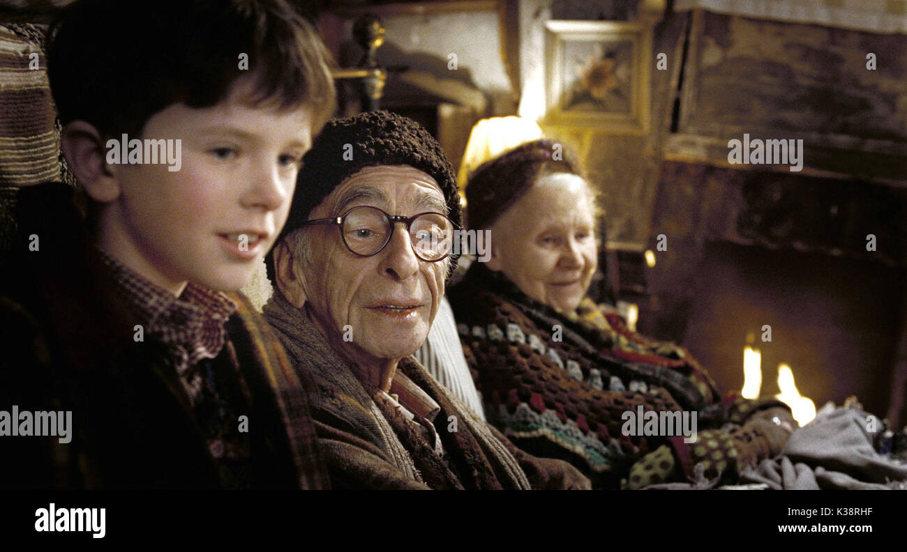 CHARLIE Y LA FÁBRICA DE CHOCOLATE de Freddie Highmore como Charlie