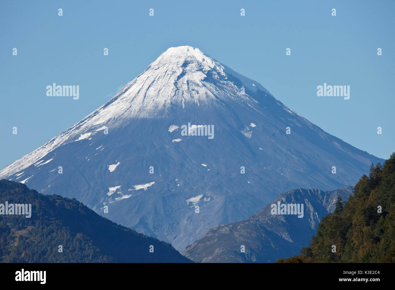 Chile, la Araucanía, el volcán Lanín, Foto de stock