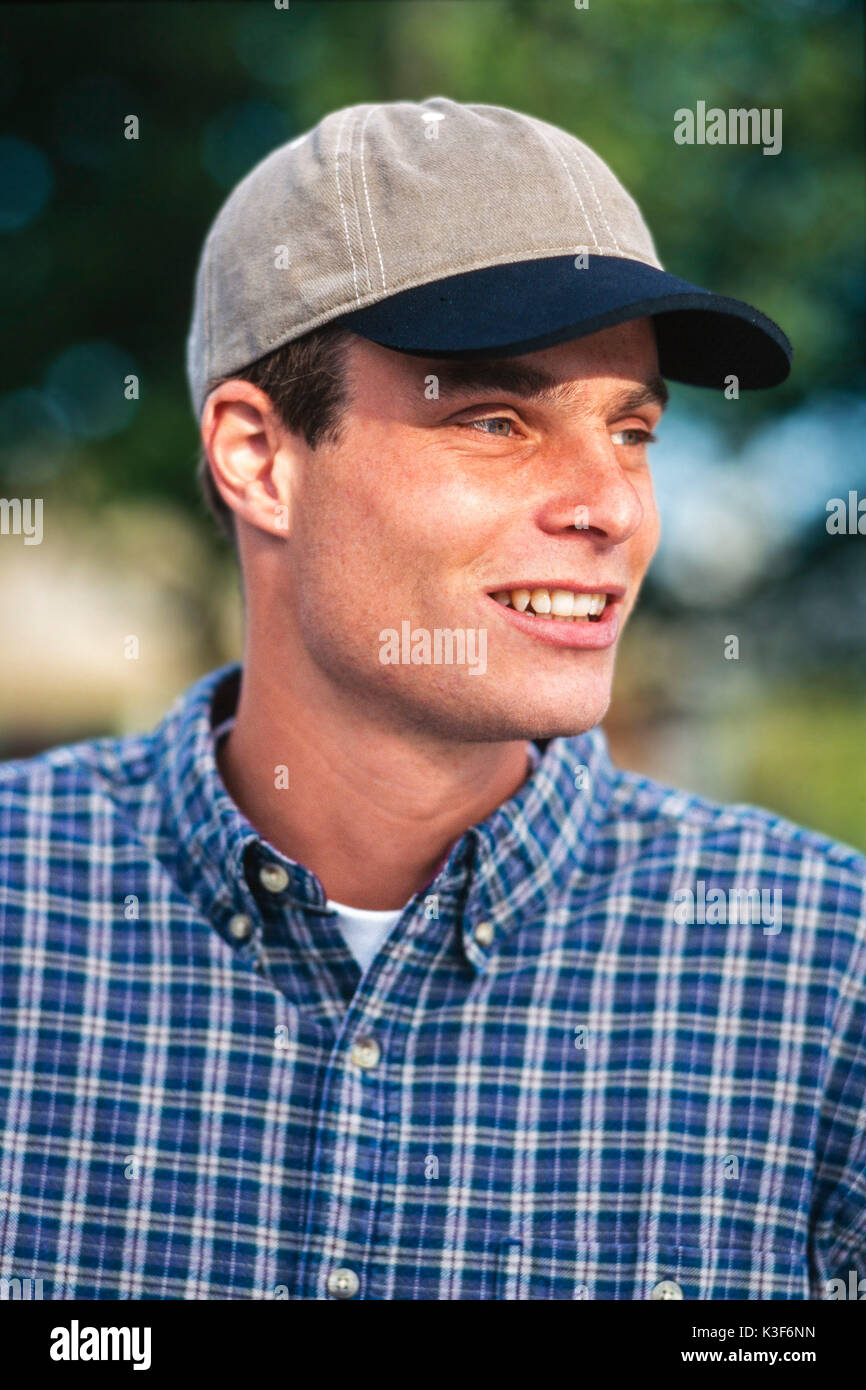 Los jóvenes con gorra de béisbol Foto de stock