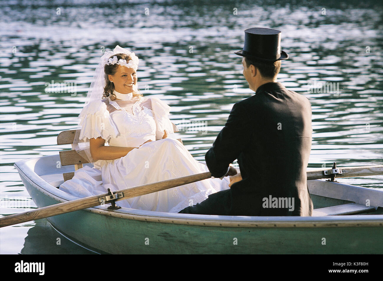 La novia y el novio en la OAR boot Foto de stock